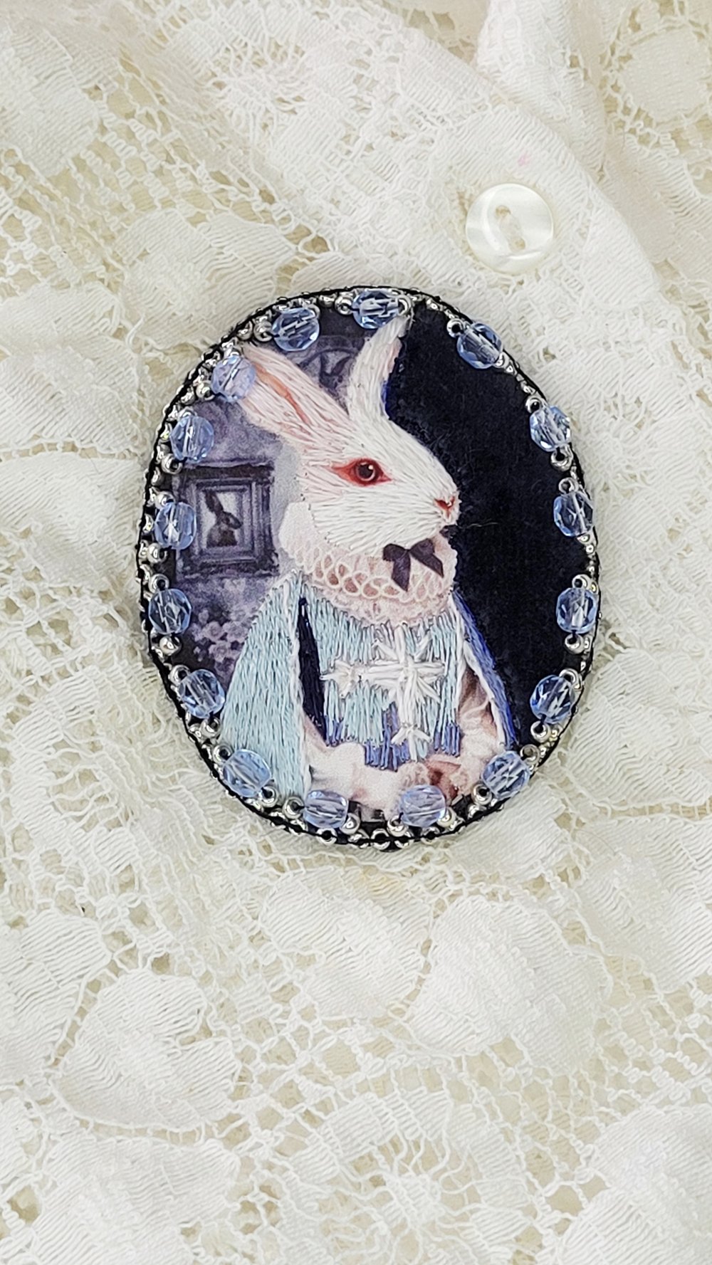 Image of Broche White Rabbit