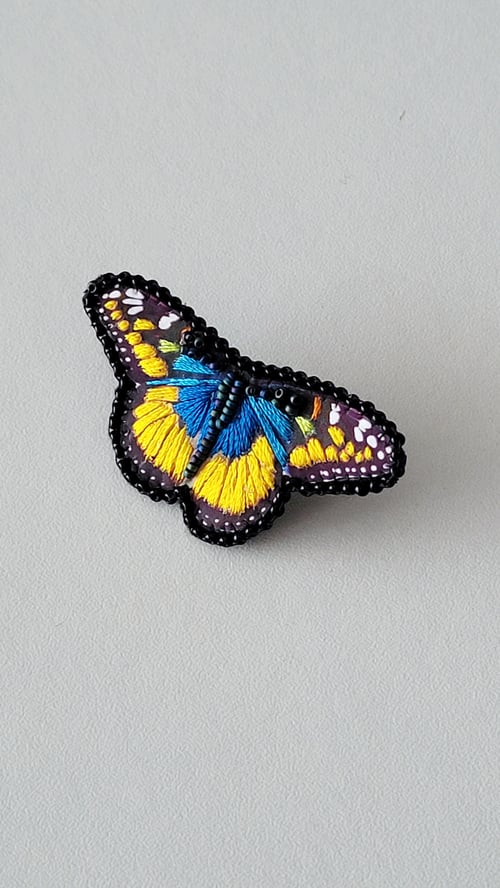 Image of Broche PINS brodé PAPILLON VOLE
