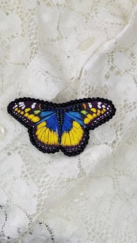 Image 2 of Broche PINS brodé PAPILLON VOLE
