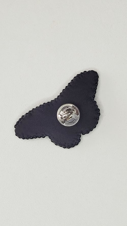 Image of Broche PINS brodé PAPILLON VOLE