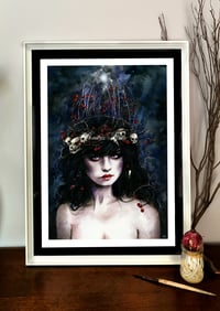 Image 2 of Unselie Queen - The dark queen