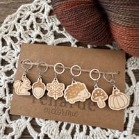 Image 1 of Lot anneaux marqueurs de maille en bois : thème automne