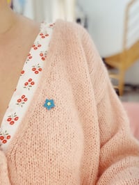 Image 2 of Le myosotis - Pin's ou boucles d'oreilles en cuir