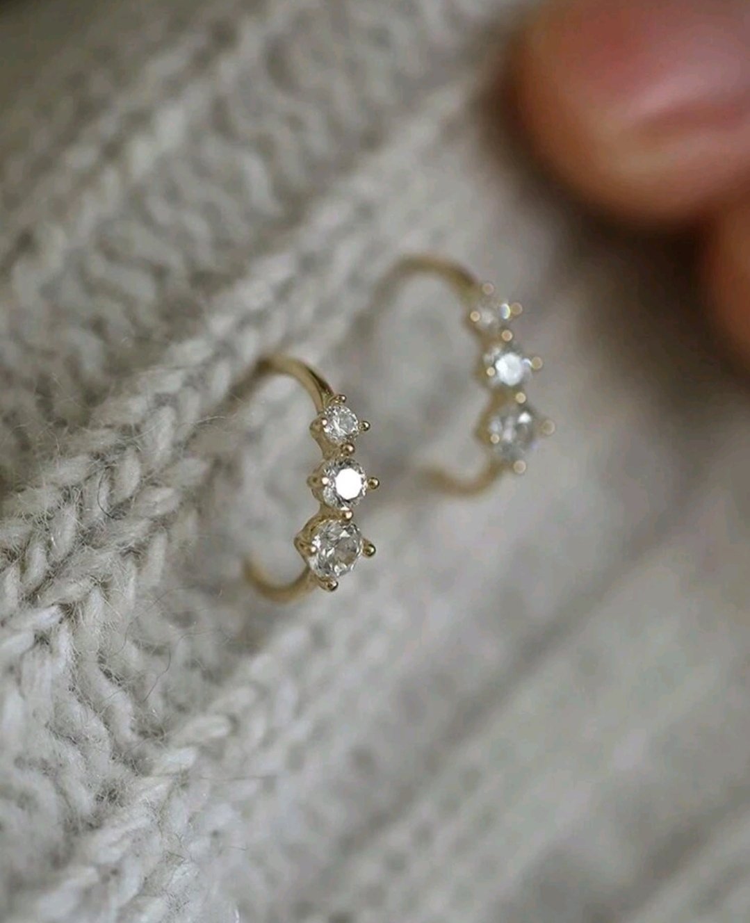 Image of Brilla Half Hoop Earrings 