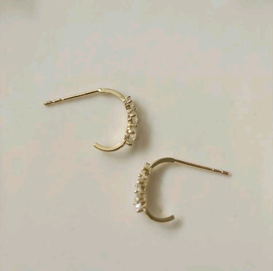 Image of Brilla Half Hoop Earrings