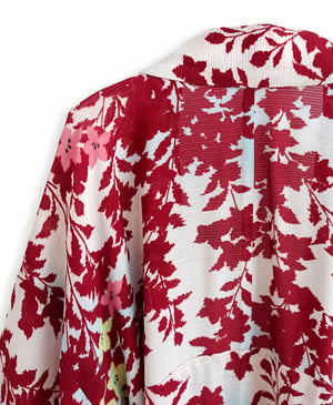 Image of Silke kimono med hulmønster med blomster og løv