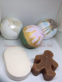 Image 1 of Seasons Creepings Gift Set Handmade Vegan Bathbomb Soap