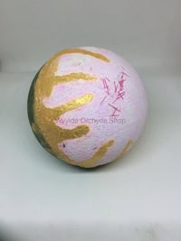 Image 2 of Seasons Creepings Gift Set Handmade Vegan Bathbomb Soap