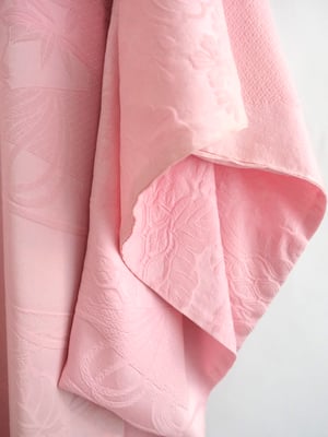 Image of Silke kimono dame i rosa med damask vævninger
