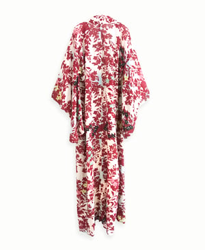 Image of Silke kimono med hulmønster med blomster og løv