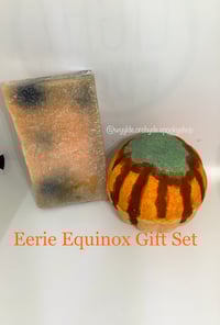 Image 1 of Eerie Equinox Gift Set Handmade Vegan Bathbomb Body Scrub Halloween Horror Spooky