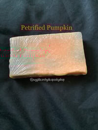 Image 4 of Eerie Equinox Gift Set Handmade Vegan Bathbomb Body Scrub Halloween Horror Spooky