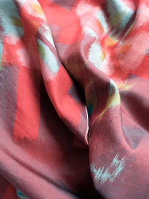 Image of Kort kimono dame af silke i røde nuancer - vendbar