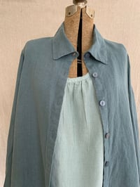 Image 2 of Rise-collared Shirt