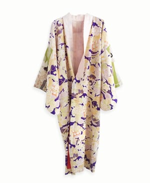 Image of Silke kimono dame med vilde blomster mønster