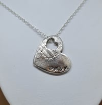 Image 2 of Silver Daisy Mum Heart Pendant (SJ062)