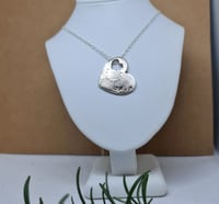 Image 3 of Silver Daisy Mum Heart Pendant (SJ062)