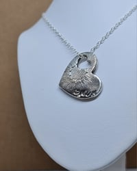 Image 5 of Silver Daisy Mum Heart Pendant (SJ062)