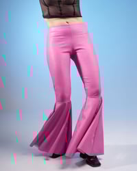 Image 4 of FLARED FAUX LEATHER PINK TROUSERS