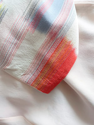 Image of Multifarvet silkekimono med 'pantone' striber