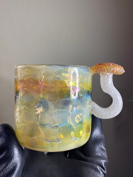 Image of Fumescale cup with mushroom handle 