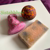 Image 3 of Sistahhhss! Trio Gift Set Hocus Pocus Halloween Handmade Bathbomb Body Scrub Vegan