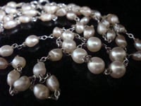 Image 4 of EDWARDIAN PLATINUM NATURAL SALTWATER PEARL CHAIN 22 INCHES