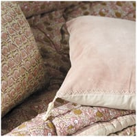 Image 4 of Coussin velours rose 40 x 60 cm
