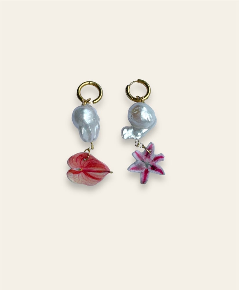 Image of lily lullaby earrings