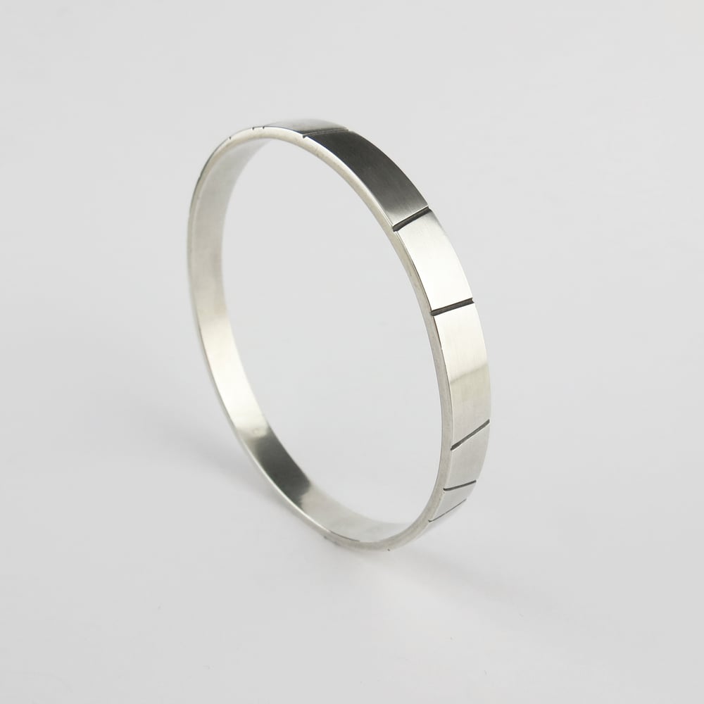 Image of NOTCHED Bangle