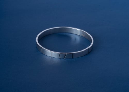 Image of NOTCHED Bangle