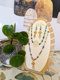 Image 2 of "L'empêcheuse de tourner en rond" Collier de  pouvoir