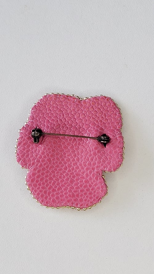 Image of Broche brodée PENSEE ROSE