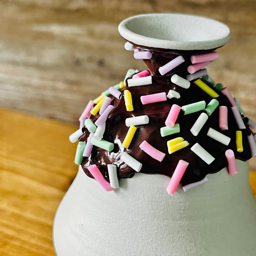 Image of Iced Pot Chocolate Sprinkle