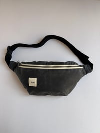 Image 1 of HIP BAG gris