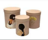 Round Women Box