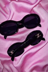 Image 2 of Oval Triomphe sunglasses 