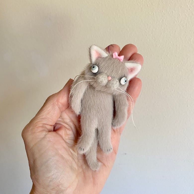 Image of Floppy Kitty in Taupe