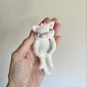 Image of Floppy Kitty in White