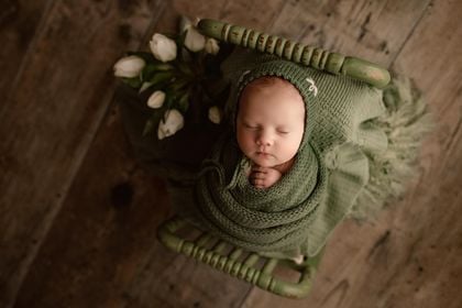 Image of Sage Daisy Embroidered Bonnet & Wrap