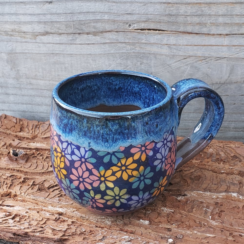 Image of 10oz. Daisy Kaleidoscope mug, Blue, Red clay