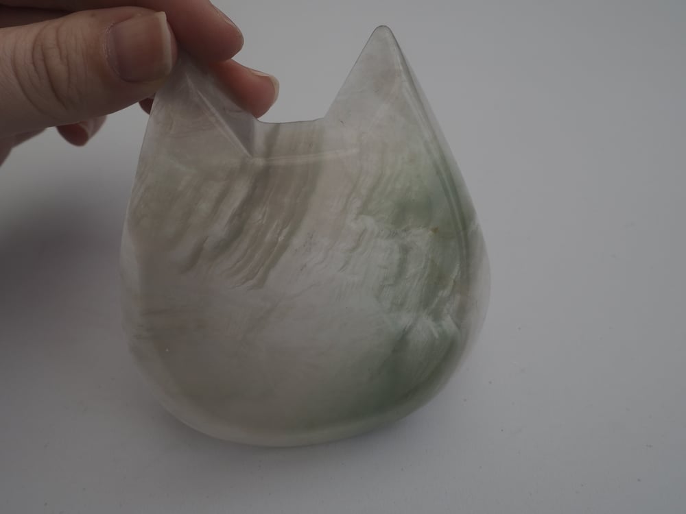 Image of Fluorite Clear (with a hint of green) Cat Shaped Dish 180g