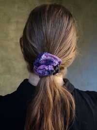 Image 3 of Wild pansy scrunchie 2