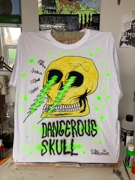 Image of Dangerous Skull Airbrush one off tshirt XL