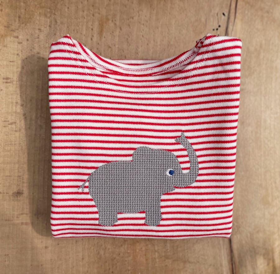 Image of rot gestreiftes T-Shirt mit einem gestickten Elefanten Art.20730(A)