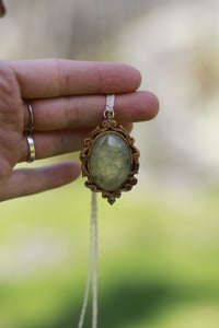 Image 4 of Ciondolo Cornice Barocca - bosso e prehnite