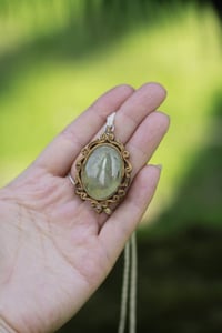 Image 2 of Ciondolo Cornice Barocca - bosso e prehnite