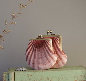 Image of Seashell, large printed velvet kisslock purse