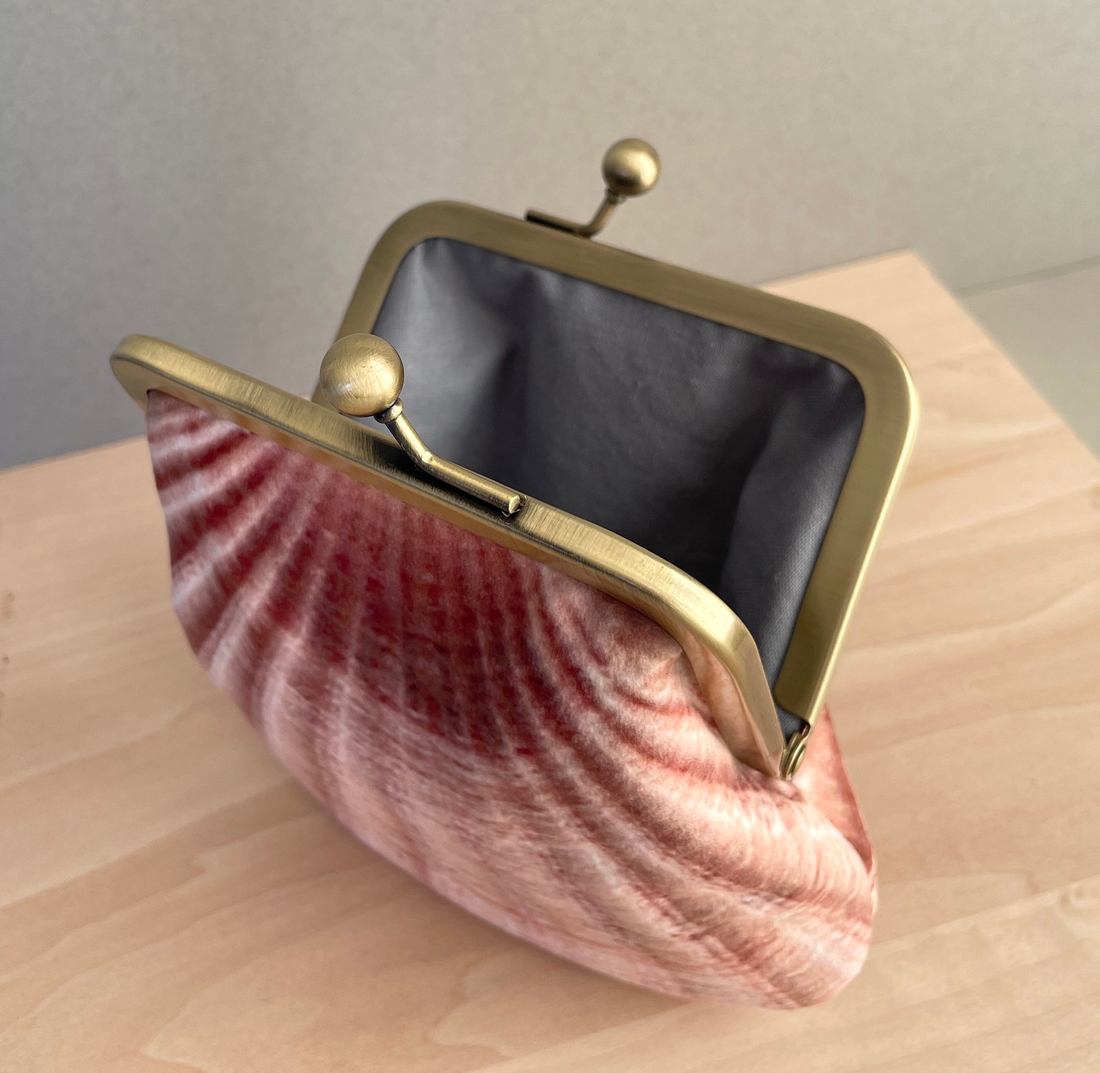 超希少オール螺鈿　シェルの贅沢なヴィンテージ　がま口クラッチ　真珠パール Seashell, large printed velvet kisslock purse | Red Ruby Rose