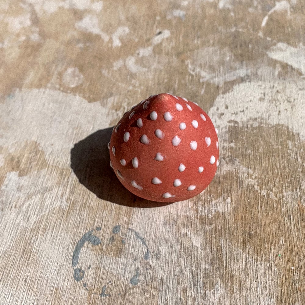 Image of Tiny Strawberry Vase 02